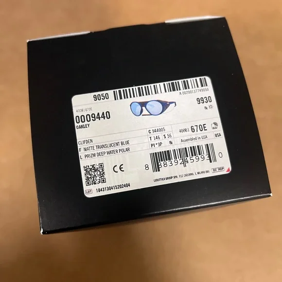 NWT authentic Oakley Clifden - Picture 3 of 9